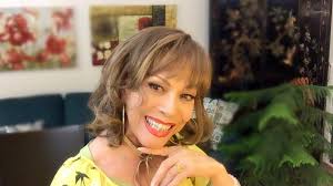 Hola.. Te deseo una semana de logros ; que puedas superar inconvenientes en  el camino; que tengas optimismo, perseverancia, determinación. Y que  comience en mi. Los abrazo.