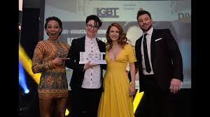 Anna richardson & sue perkins talk about filming with us at first option for their fabulous new mental health charity, mind box. Sue Perkins Dedicates Her Award To Her Dad Girlfriend Anna Richardson Youtube