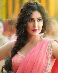 Set in medieval rajasthan, queen padmavati is married to a noble king and they live in a prosperous fortress with their subjects until an ambitious sultan hears of padmavati's beauty and forms an. Instagram à¤ªà¤° Cine Times Katrina Kaif Katrinakaif Bollywoodqueen Bollywoodactress Actress Bolly Katrina Kaif Photo Katrina Kaif Bikini Photo Katrina Kaif