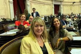 La diputada nacional estela regidor (ucr) fue denunciada por solicitar la mitad del sueldo de sus asesores so pena de echarlos. Estela Regidor Parlamentario