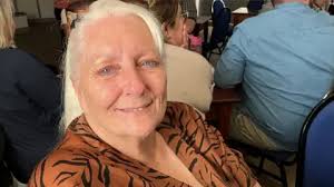 Luton: Pioneers of women's football honoured with blue plaque