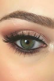 Preuve Que Les Filles Aux Yeux Verts Peuvent Porter Toutes Les Couleurs D Ombre A Pa Maquillage Yeux Verts Maquillage Pour Blonde Maquillage Mariage Yeux Verts