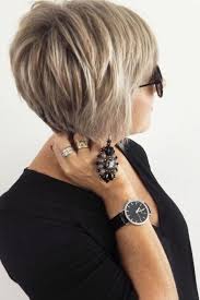 укороченным затылком градуированный боб каре с пышным затылком и удлинением к лицу Korotkie Strizhki Kare Vidy Strizhek Kare Na Korotkie Volosy