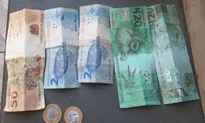Police found drugs, precision scales, money, electronic devices and a fake note of r$ 420 reais. Dd27 S Ipvu 0m