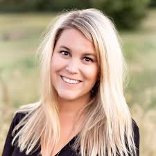 Leslie Savage's Instagram, Twitter & Facebook