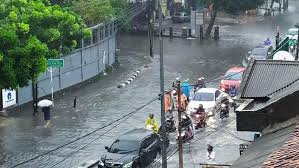 Kemudian hujan dengan intensitas sedang akan terjadi di kepuluan seribu pada dini hari nanti. Jakarta Hari Ini Siaga Banjir Bmkg Waspadai Hujan Lebat Sepekan Ke Depan