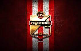 Deze lijst vermeldt alle 421 spelers die ooit één of meer officiële wedstrijden in het betaalde voetbal speelden voor fc emmen. Download Wallpapers Fc Emmen Golden Logo Eredivisie Red Metal Background Football Emmen Fc Dutch Football Club Fc Emmen Logo Soccer Netherlands For Desktop Free Pictures For Desktop Free