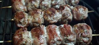 Potete usare il prosciutto al posto della pancetta, oppure. Ricetta Bombette Pugliesi Gli Autentici Involtini Di Carne Della Valle D Itria