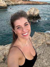 I am following everyone but no one following me back 😢😔😭😭😔😔