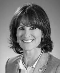 LOOKING FORWARD: ALLER DE L'AVANT: