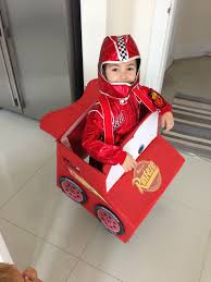 Je nach laune und geschmack könnte man auch mit glitzersteinen, schnüren und perlen das kostüm ausstatten. Lightning Mcqueen Kostum Kinder Selber Machen Karton Fasching Costume Fasching Carnival Kostume Selber Machen Fasnachtskostume Kinder Selber Machen