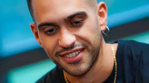 L'artista a verissimo si definisce confuso, chi è quindi la persona che gli sta accanto? Mahmood Fidanzato Con L Ex Ballerino Di Amici