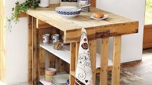 Diy Creer Un Ilot Central Avec Des Palettes Meuble Rangement Cuisine Cuisine En Palette Mobilier De Salon