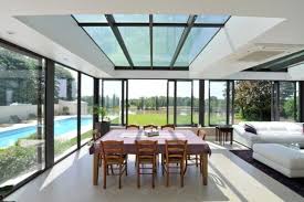 Tout Ce Qu Il Faut Savoir Avant De Construire Une Veranda Maison Toit Plat Maison Maison Cubique