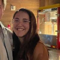 200+ perfiles de «Gelay»