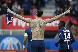Explore lorenzo insigne's (@lorenzo_insigne) posts on pholder | see more posts from u/lorenzo_insigne about soccer, footballmanagergames and sscnapoli. Lorenzo Insigne Reveals Incredible New Back Tattoo As Napoli Star Has Pride Of Lions Inked
