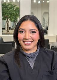 Are you, or do you know any makeup artists local to the Tyler/ Lindale,  Texas area? Please DM me.