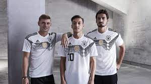 Das dfb auswärts trikot der wm 2018: Neues Dfb Trikot Erinnert An 1990 Zdfmediathek