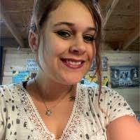 Ariel Carson's Instagram, Twitter & Facebook