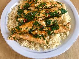 Acum se pun sarea, piperul proaspat macinat si feliile de ardei iute (daca va place. Retete Cu Orez