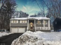 Ichabod crane is sent to sleepy hollow to investigate the decapitations of three people, with the culprit being the legendary apparition, the headless horseman. Bi Level House Plainfield Nj Trovit