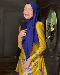 I Got A Pocket Got A Pocket Of Sunshine I Got A Pocket Got A Pocketful Of Sunshine Here S My 5 Mins Ootd Depan Pintu Wearing Araminta Kurung Aria In 2020 Street Hijab Fashion Fashion Girl Hijab