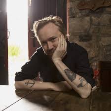 Ulf lundell, som en gång skrev romanen en varg söker sin flock, har just en varg, eller en ulv om man så vill, på högerarmen. Key Bpm For Tror Jag Hittar Hem By Lars Winnerb Ck Tunebat