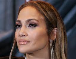 17 января 2021, 08:58:05 utc 4 месяца назад. Zhenih Podaril Dzhennifer Lopes Kolco Stoimostyu 4 5 Mln Oligarh