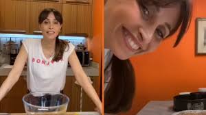 La casa di benedetta parodi rispecchia in pieno il carattere solare della conduttrice e la sua passione per la buona cucina. Torta All Acqua Ricetta Economica E Leggera A Casa Da Benedetta Benedetta Parodi Youtube