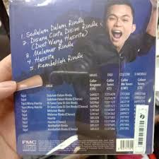 Kemana kau bawa hatiku jauh pergi rindu tergapai ku mengejarmu. Lagu Sedalam Dalam Rindu Karaoke