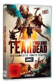 Teil der aktuellen staffel bei amazon. Fear The Walking Dead Die Komplette Funfte Staffel 5 Dvds Amazon De Kim Dickens Cliff Curtis Frank Dillane Adam Davidson Kari Skogland Stefan Schwartz Kim Dickens Cliff Curtis Dave Erickson Robert Kirkman