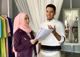 Permintaan terhadap rekaan pakaian dari butiknya. Info Drama Kau Yang Pertama Slot Akasia Iluminasi