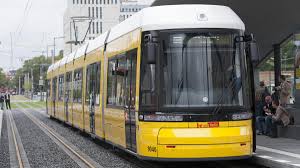 Normalerweise darf man rechts nicht überholen. Rechts Uberholen Das Gilt Fur Stadt Autobahn Und Radler
