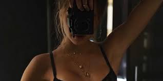 Alexis rené glabach (born november 23, 1996), known professionally as alexis ren, is an american social media personality and model. Alexis Ren In Lingerie Rival Emily Ratajkowski Makes A Splash On Instagram