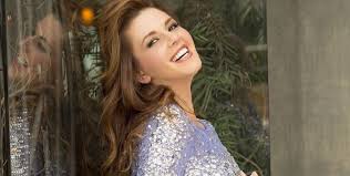 Reseña del capítulo 3 suave. Alicia Machado Pide Que Danna Paola Sea Quien La Interprete En Serie De Luis Miguel Estilo Musa Celebridades