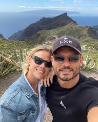 Florent manaudou avec la délégation des nageurs français, à l'aéroport de tokyo (japon) le 21 juillet 2021. Florent Manaudou