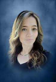 Danielle Hines's Instagram, Twitter & Facebook