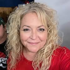 Lori Mcintire's Instagram, Twitter & Facebook