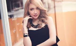 Tunsori par mediu pentru doamnele si domnisoarele care vor un nou look Coafuri Par Mediu Tunsori In Functie De Forma Fetei Foto Sfatulparintilor Ro