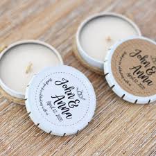 Vous pourrez par exemple opter pour nos bouteilles de champagne personnalisées. Mariage 10 Idees De Cadeaux Pour Les Invites