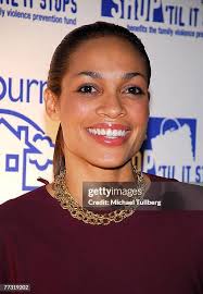 Actress Tori Spelling arrives with Rhonda Minks and Isabel McHugh at...  News Photo