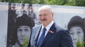 Drie witrussische vrouwen wisten op zondag 19 juli rond de 7.500 mensen in minsk bijeen te krijgen voor een politieke bijeenkomst in de aanloop naar de presidentsverkiezingen van 9 augustus. Belarus Leader Plane Diversion Protected Passengers From Possible Bomb Thehill