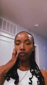 Are there any book loving moms in Abbeville looking to make friends and  discuss books?