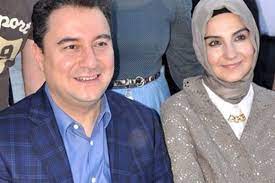 Bu cüzdanlardan birisi sağ arka cepte, diğeri. Ali Babacan In Esi Ulku Zeynep Babacan Kimdir Timeturk Haber