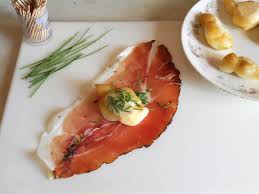 Far raffreddare in frigo prima di aprire e tagliare l'affettato dello spessore desiderato. Ricetta Involtini Di Prosciutto E Mozzarella Non Sprecare