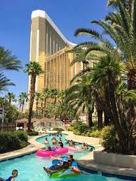 8 Things To Do In Las Vegas With Kids Las Vegas Trip Vegas Vacation Las Vegas Pool
