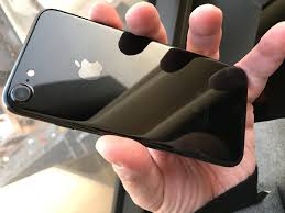 With the iphone 7 plus, apple found itself facing the same design questions it had to tackle when working out what to do for the look of the iphone 7. Apple S Iphone 7 Will Be Super Limited In Stores And All Jet Black And Plus Models Are Sold Out Techcrunch