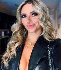 Katie Bente's Instagram, Twitter & Facebook