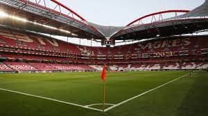 Benfica e sporting entram em campo, este domingo, a partir das 18 horas, para o encontro da 13.ª jornada do campeonato português. Portuguese Tax Officials Raid Benfica Porto Sporting Offices As Com