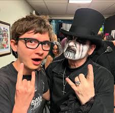 Halloween 2017 and Halloween 2024! We finally got to meet @kingdiamond  after midnight last night and he was SO amazing! It was also great to see  @thecrusher007 and @mrdavehill at the show,